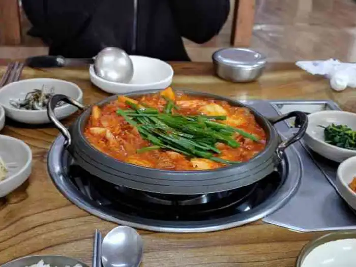 식탁 전체 모습