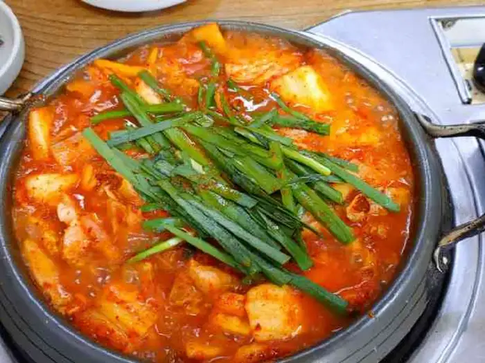 김치두루치기 국물과 건더기