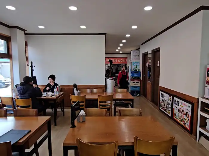 식당 내부 전경
