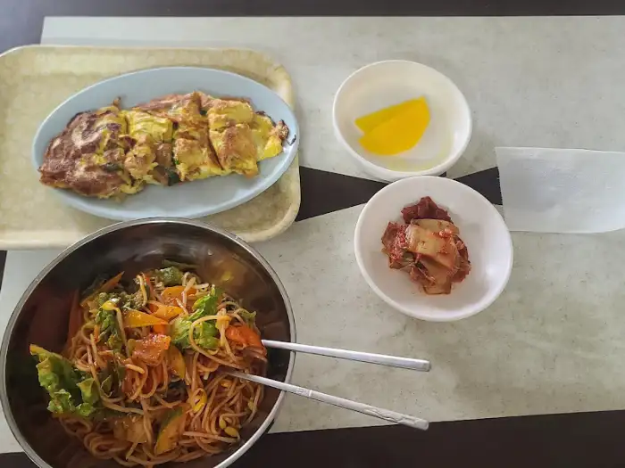 계란말이와 비빔국수, 김치