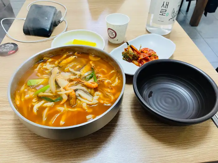 푸짐한 칼국수 한상차림