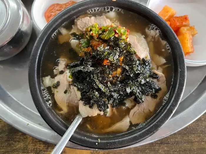 국밥 그릇 클로즈업 사진