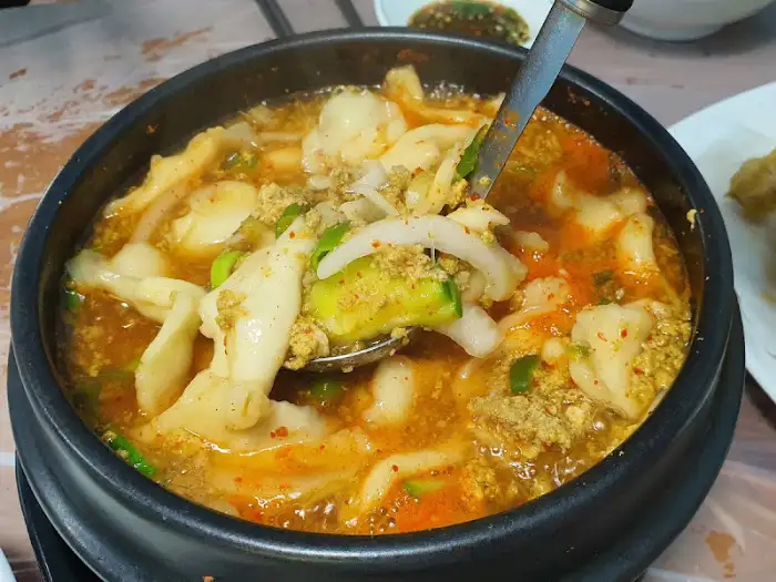 매기탕 속 재료 클로즈업