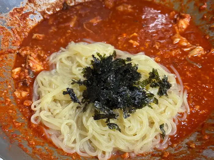 쫄면 사리를 추가한 뽈찜