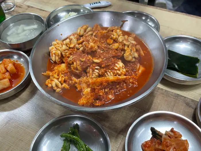 가게 외관 입구