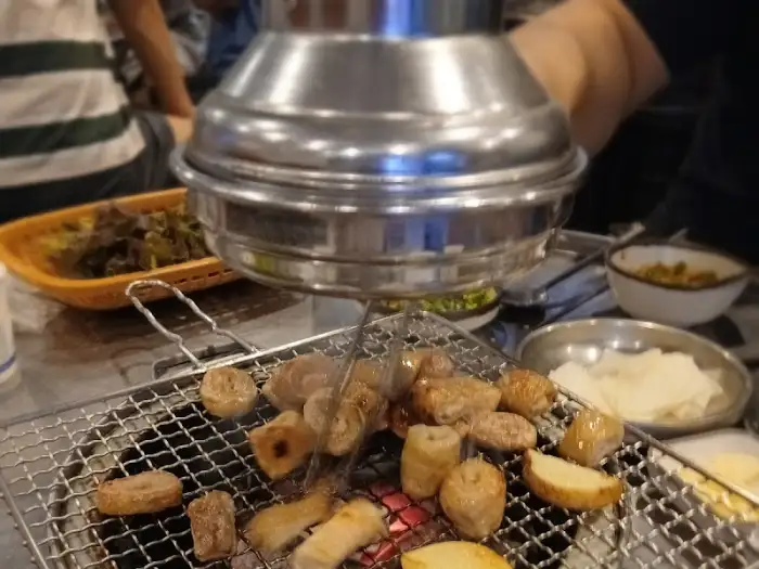 잘 구워진 막창의 단면