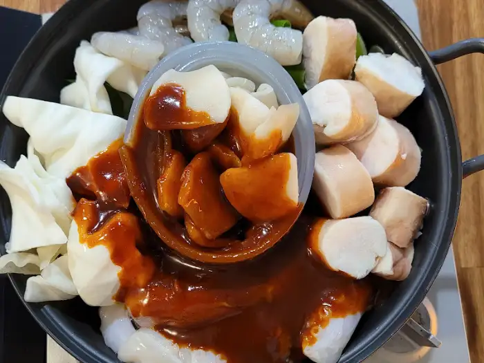 김치전 및 밑반찬 사진
