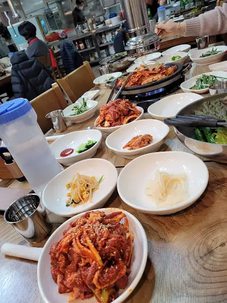 볶음밥과 함께 나온 반찬들