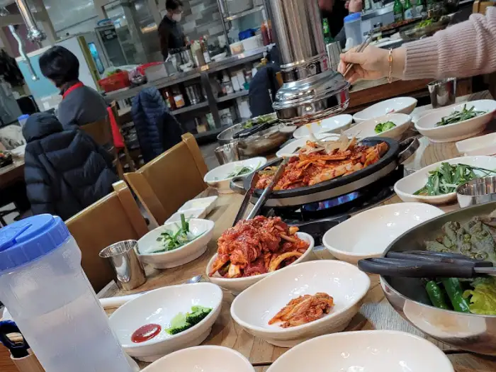 매장 내부 전경