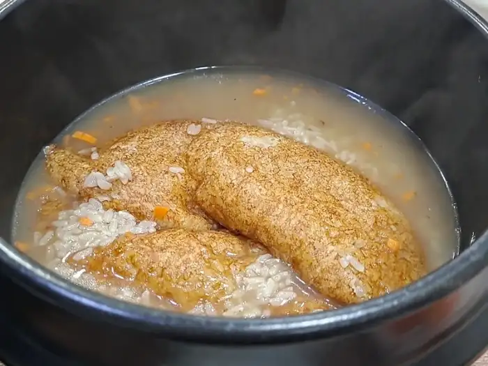 김이 모락모락 나는 누룽지 닭백숙