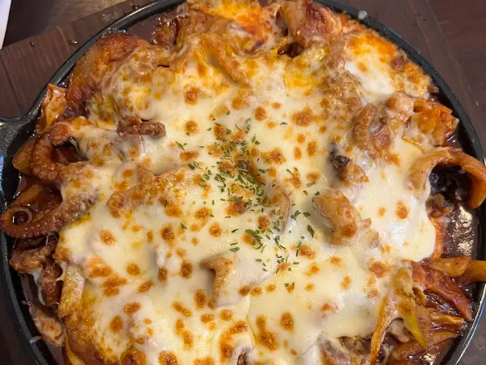 치즈와 함께 볶아진 낙곱새