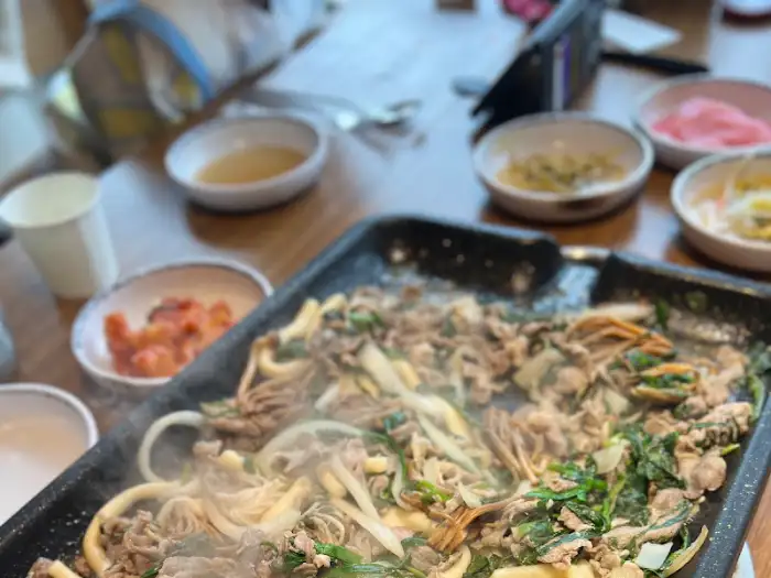 볶음밥이 완성되어 가는 모습