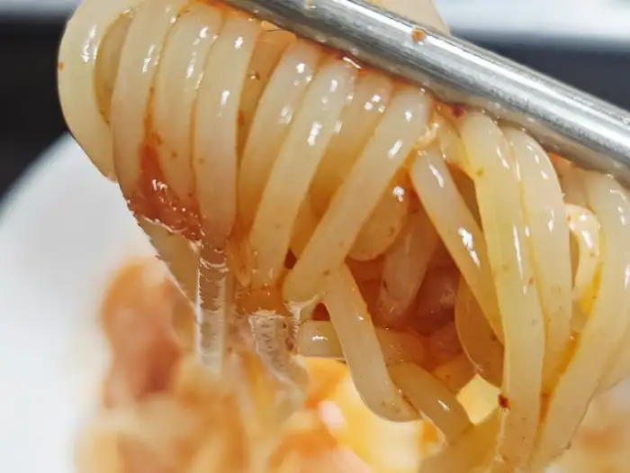 쫄면의 탱글한 면발