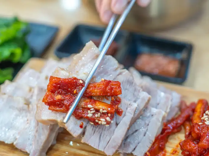 쌈 채소에 싸 먹는 돔베고기