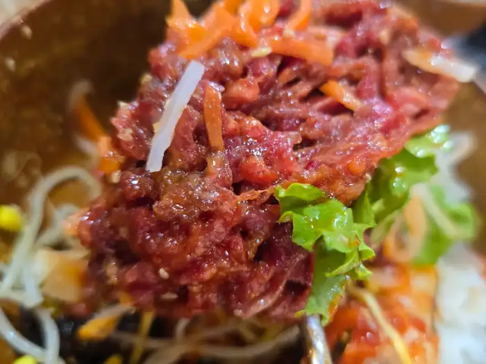 김제 두꺼비회관지평선한우 육회비빔밥의 신선한 육회