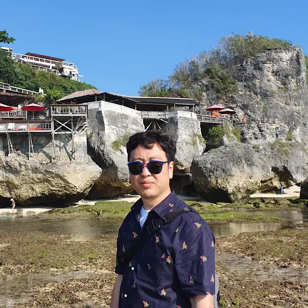 바닷가 절벽에 지어진 레스토랑