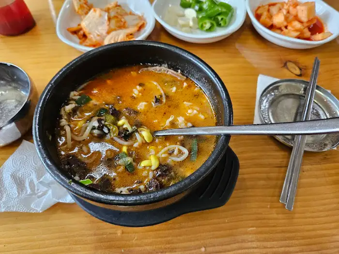 푸짐해 보이는 해장국 사진