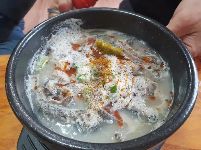 식당 내부 테이블 모습 사진