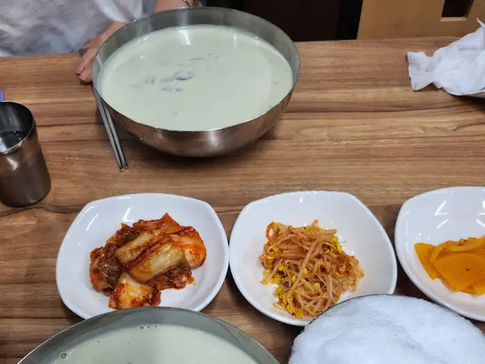 콩물국수, 김치, 깍두기