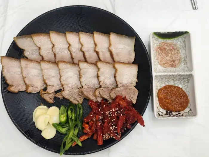 먹음직스러운 편육 한 접시