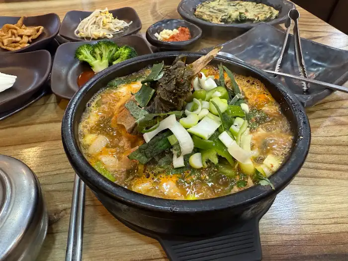 다른 각도에서 본 김치찌개