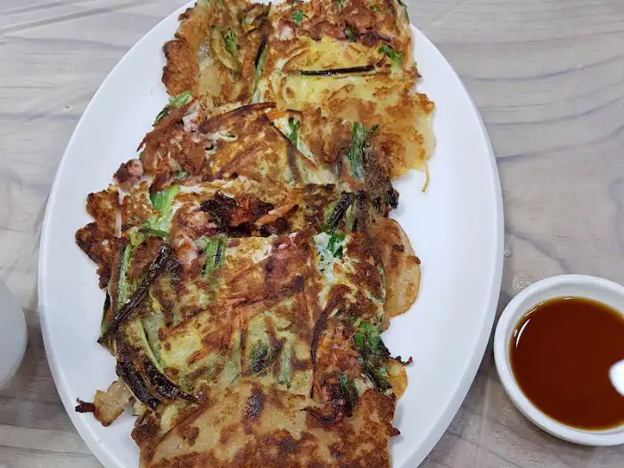 바삭하게 부쳐진 파전