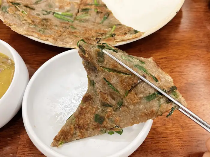 메밀전 한 조각