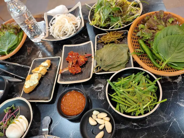 정갈하게 차려진 밑반찬