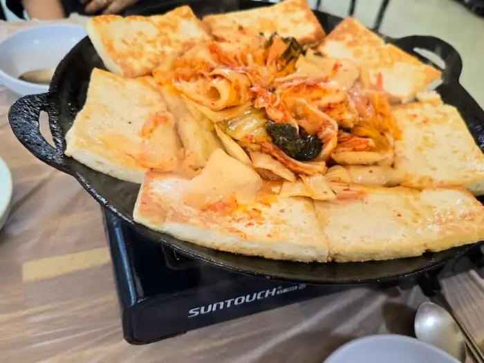 두부들기름부침과 김치전