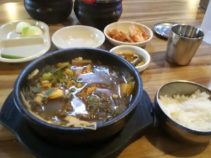 푸짐한 내장국밥 한 그릇