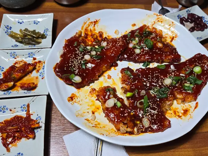 푸짐하게 차려진 코다리정식 한상
