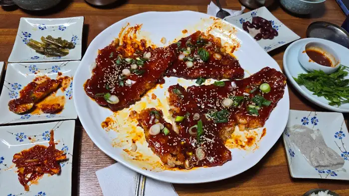 양념이 자르르 흐르는 코다리조림 클로즈업