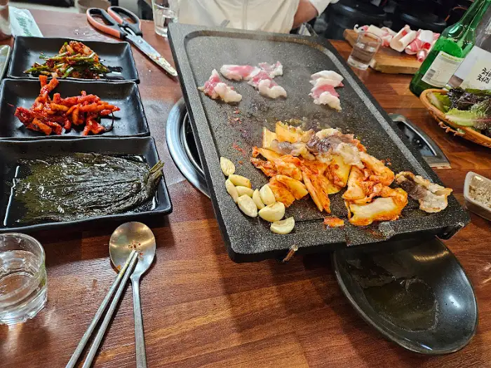 고기 굽는 중