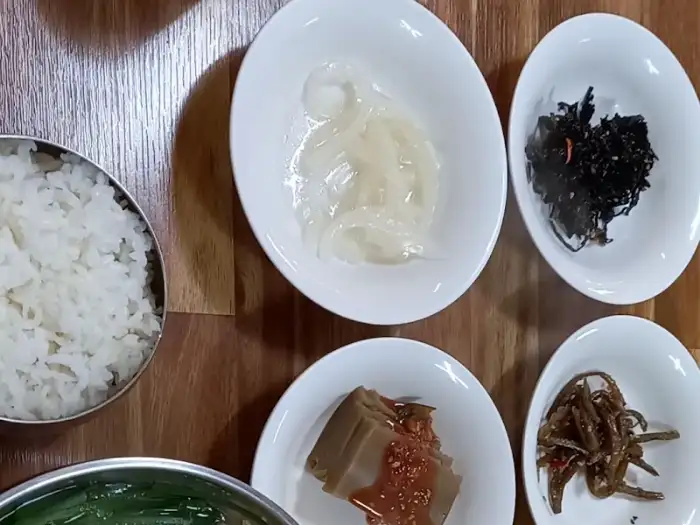 다양한 밑반찬 사진