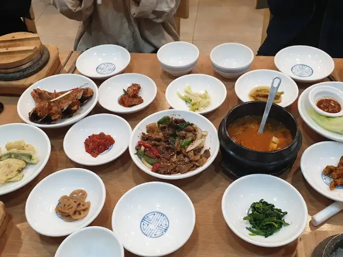 푸짐하게 차려진 한 상 차림