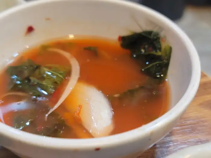 게가 들어간 된장찌개의 모습