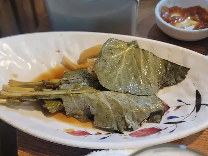 밑반찬으로 나온 쌈 채소