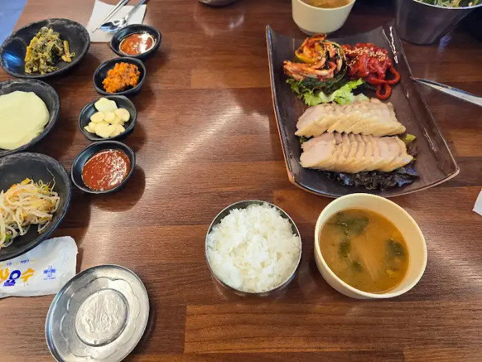 다양한 반찬 구성