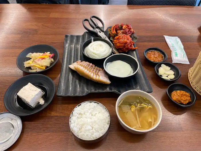 깔끔하게 담긴 마늘 슬라이스