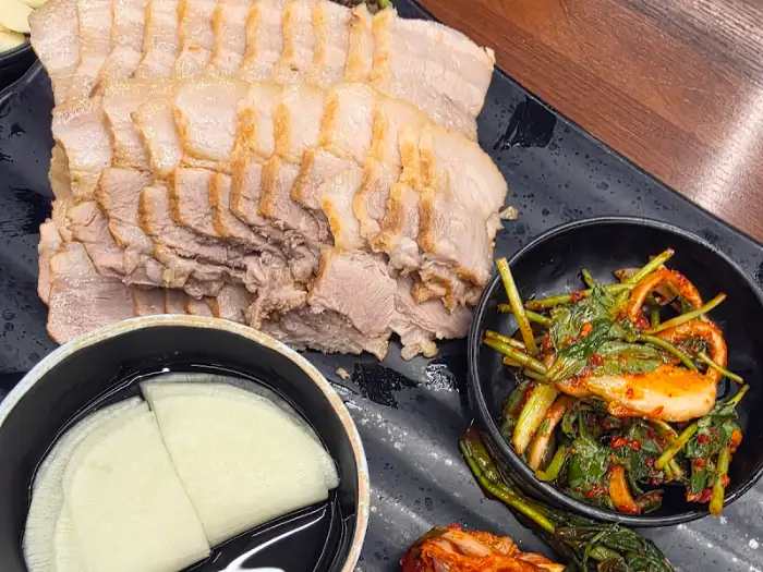 두툼한 보쌈 고기 단면