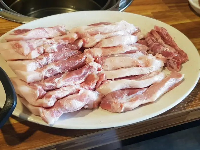 신선한 뒷고기