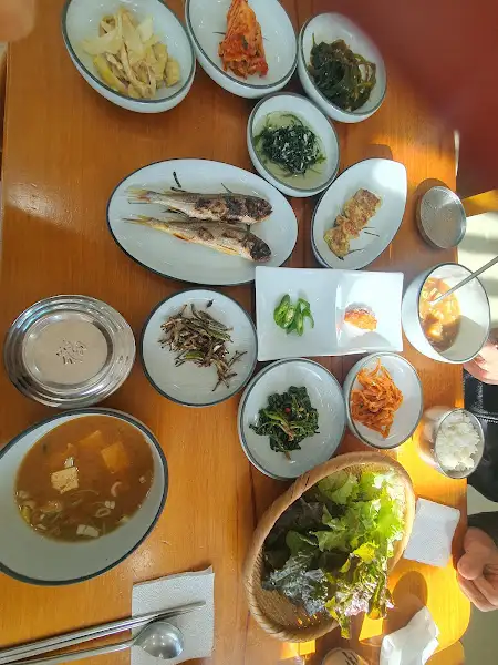 정갈하게 차려진 밑반찬