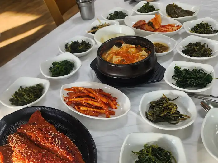 속초 산채마을 다양한 산나물 반찬