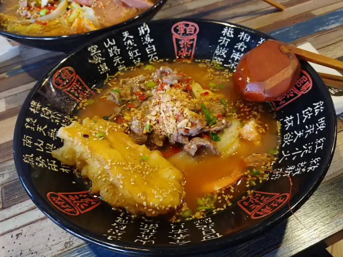 커다란 마라탕 그릇 클로즈업 사진