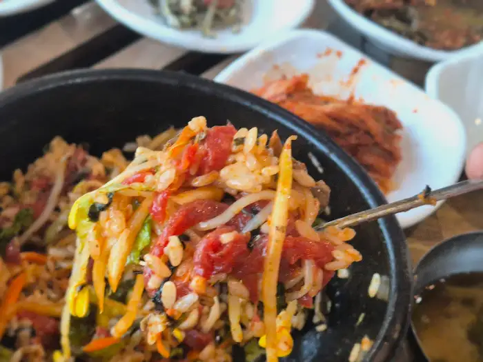 비빔밥 그릇 모습