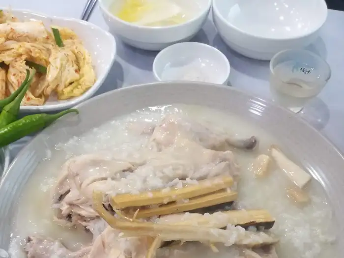 삼계탕 속 닭고기