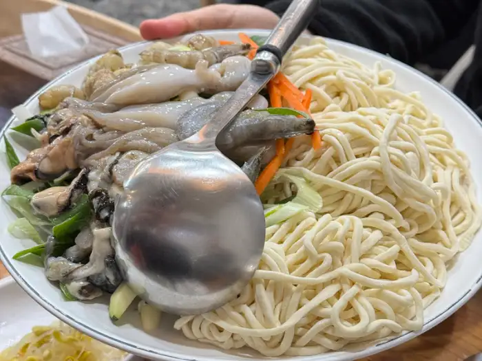 해물칼국수 재료 플레이트