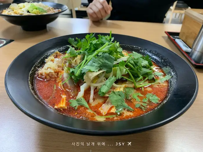 푸짐하게 담긴 마라탕