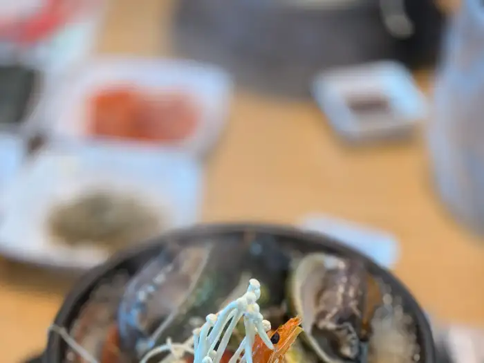 뚝배기 전복해물탕 디테일 사진