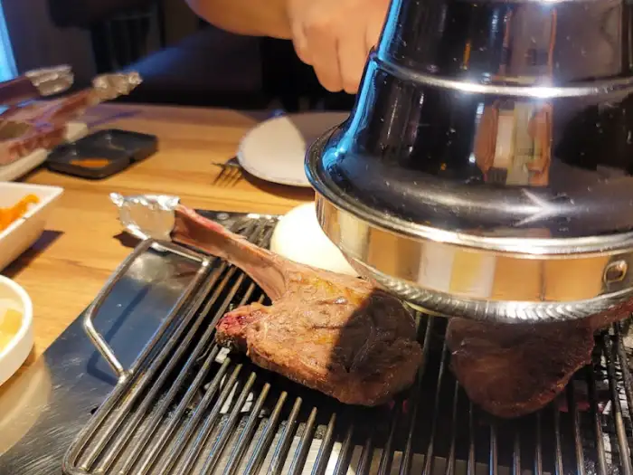 양꼬치 굽는 모습